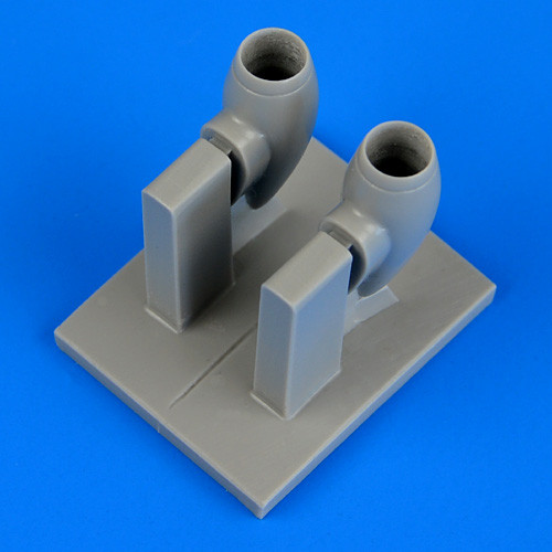 QB48549  P-38 Lightning air intakes