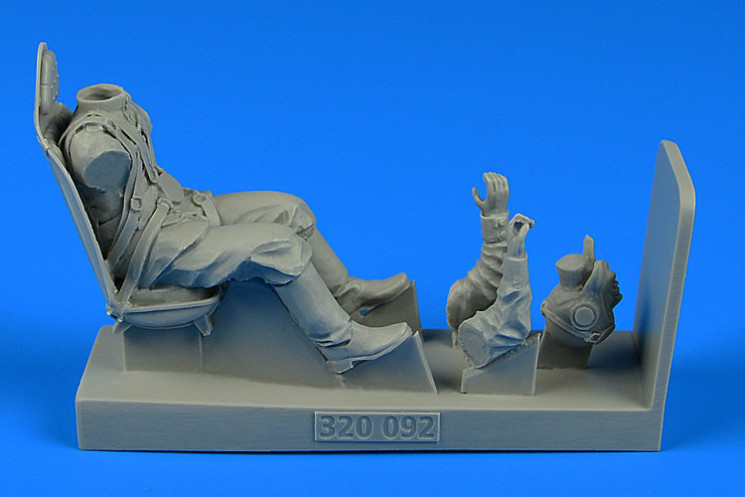 320092  Soviet WWII Pilot for MiG-3 with seat