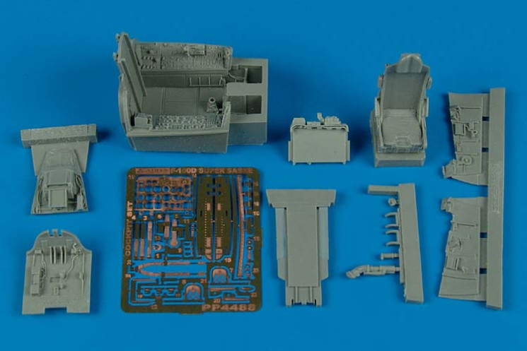 4488  F-100D Super Sabre cockpit set