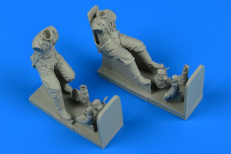 320093  Soviet WWII Pilot and Gunner for Il-2m3 Sturmovik wit seat