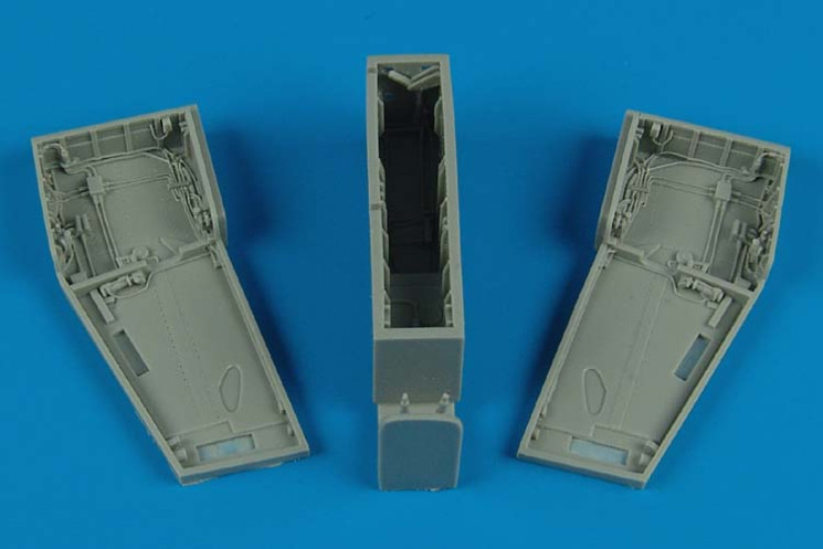 4490  F-5E Tiger II wheel bays