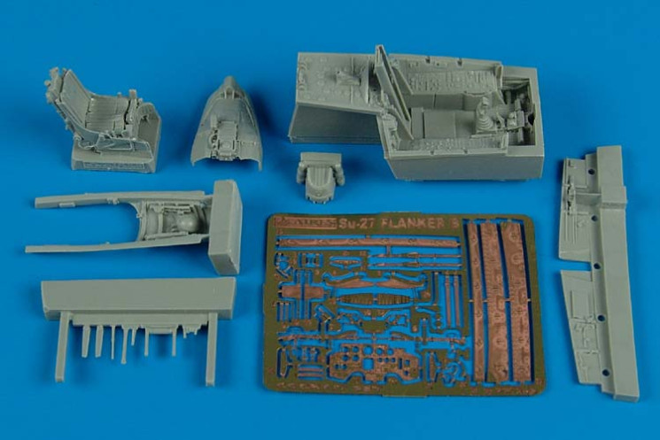 7249  Su-27 Flanker B cockpit set
