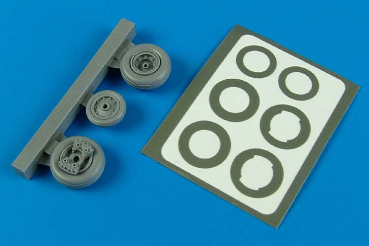 4592  T-28 Trojan wheels & paint masks