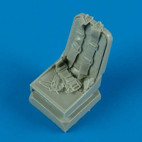 QB32111  Me 262A seat with seatbelts