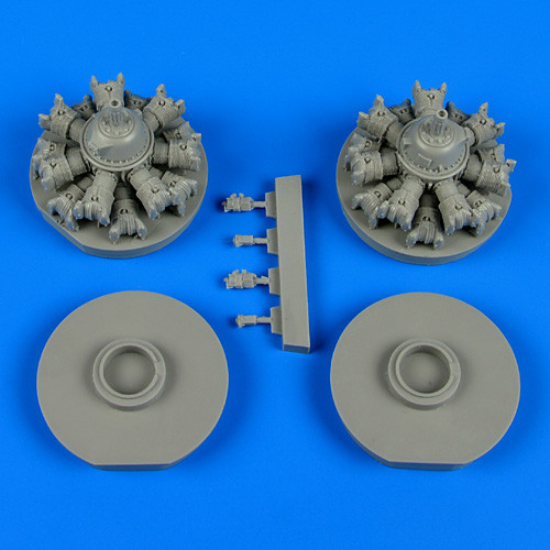 QB48554  B-25 Mitchell engines