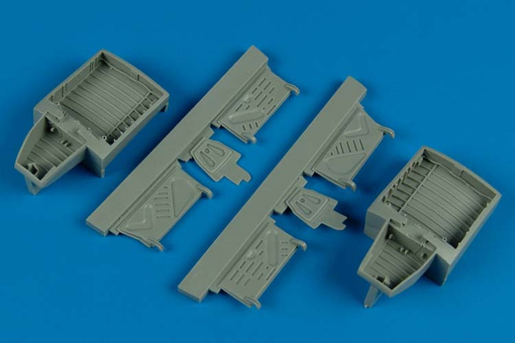 4494  F4U-7 Corsair wheel bays