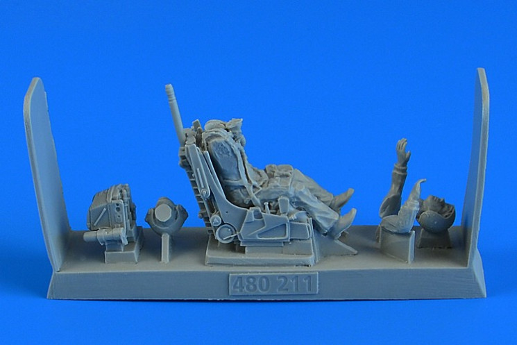480211 Soviet Fighter Pilot with ej. Seat for Su-27 Flanker (early, late v.)