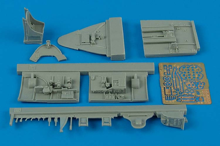 4394  F6F-5 Hellcat cockpit set
