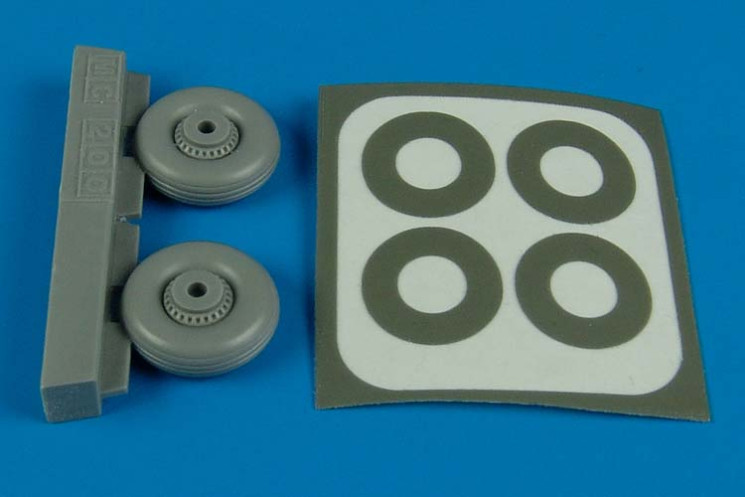 4495  Macchi MC.200 Saetta wheels & paint masks