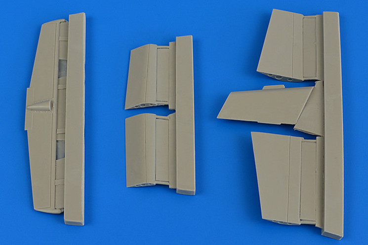 4695  L-29 Delfin control surfaces