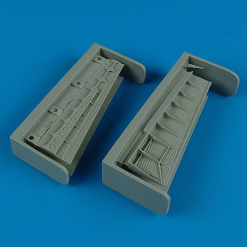 QB48354  P-39 Airacobra flaps