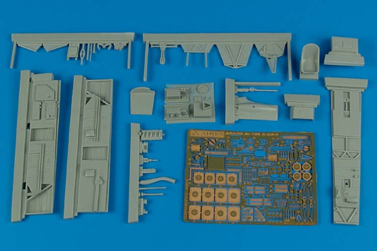 4498  Ar 196A-3/A-4 cockpit set