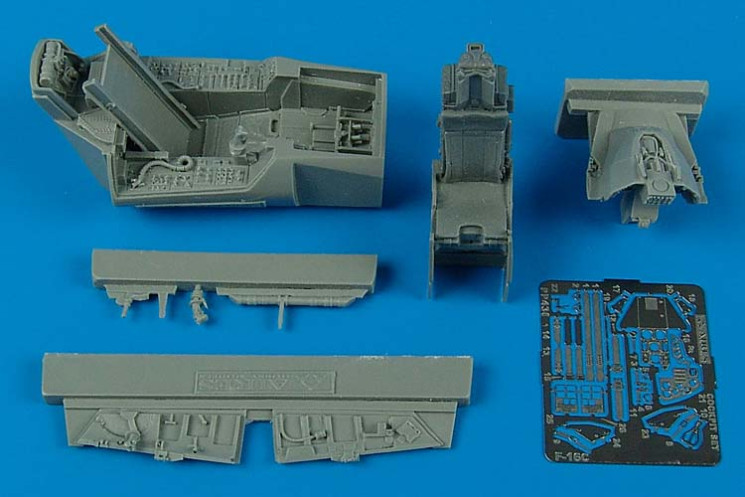 4400  F-16C Fighting Falcon Block 50/52 cockpit set