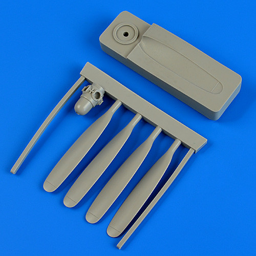 QB48662  F4U-5 Corsair propeller w/tool