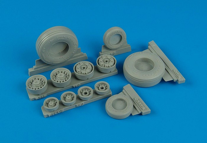 132001  F-14D Super Tomcat weighted wheels