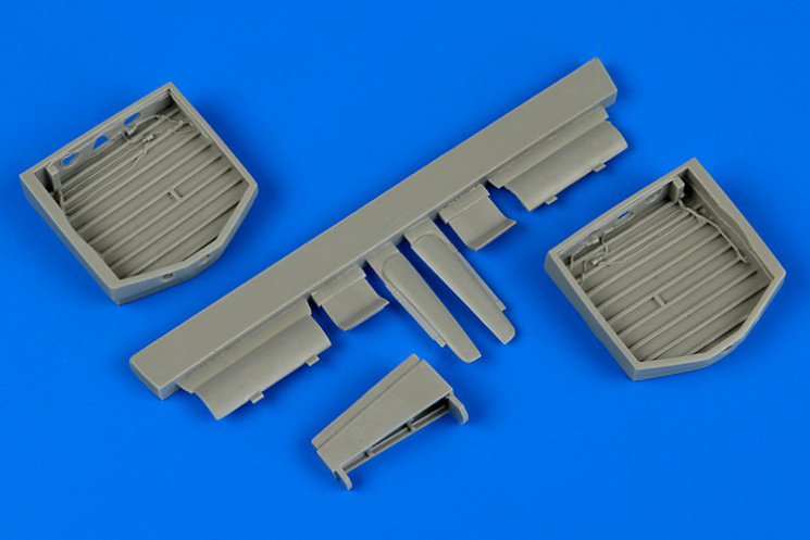 4602  P-40M Kitty Hawk wheel bay