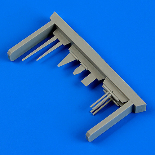 QB48663  F4U-5 Corsair antennas