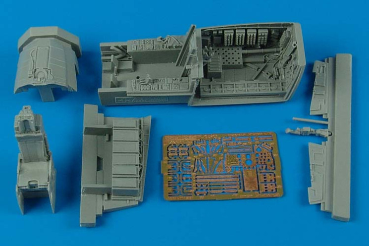 4402  F-15C Eagle cockpit set - (early version)