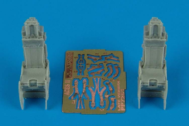 7261  ACES II ejection seat - (late version)