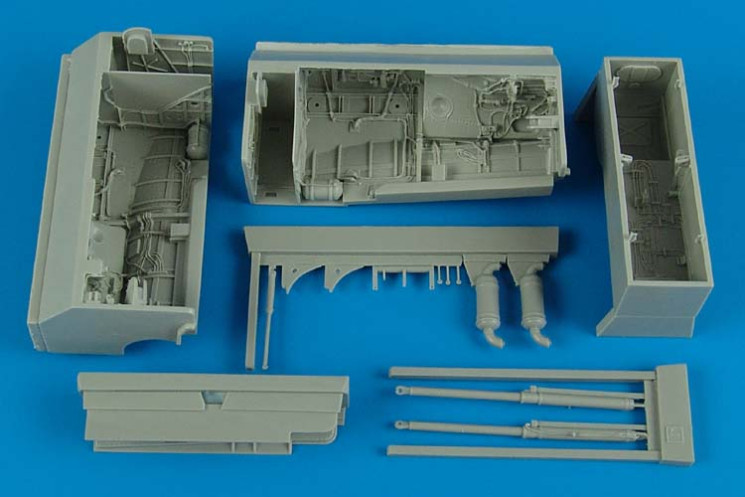 4507  Su-24M Fencer wheel bays
