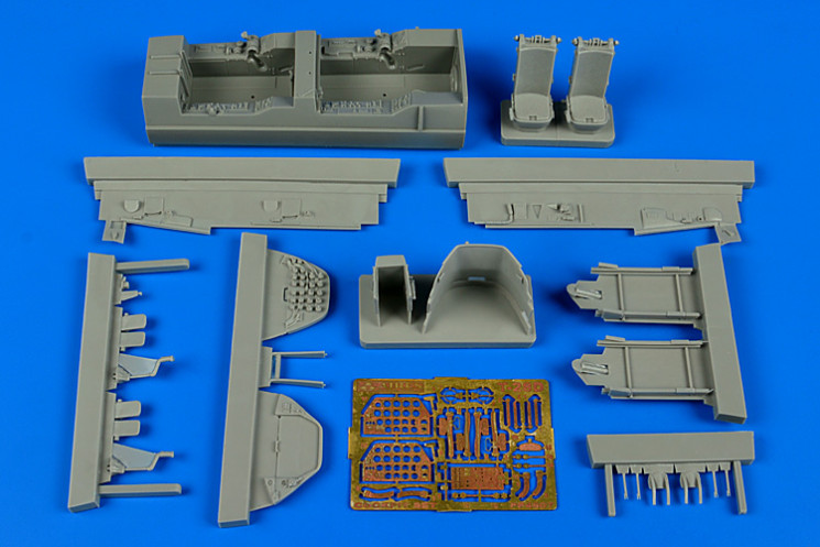 4607  T-28D Trojan cockpit set