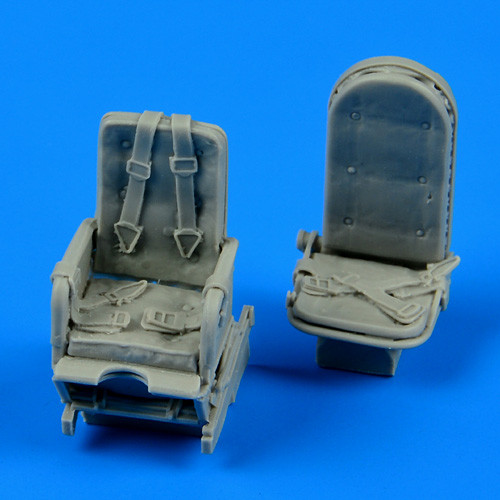QB48568  Junkers Ju 52 seats with safety belts