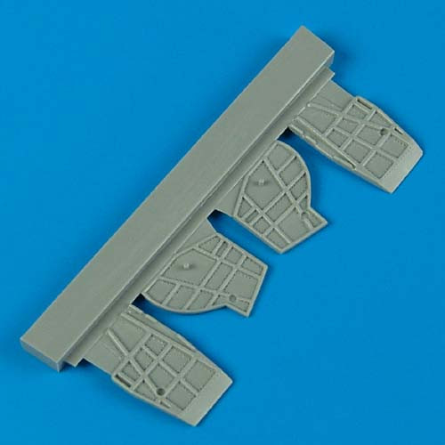 QB72354  SB2C Helldiver undercarriage covers