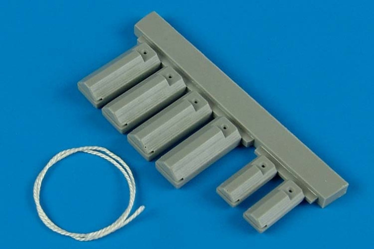 132013  U.S.A.F. wheel chock with nylon thread