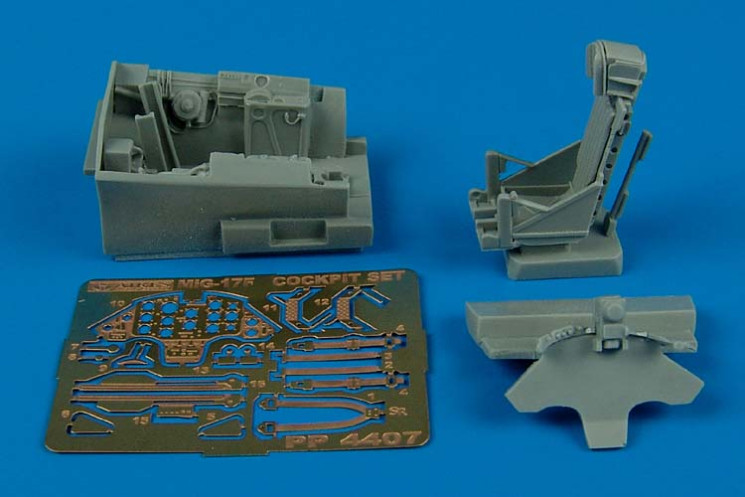 4407  MiG-17F cockpit set