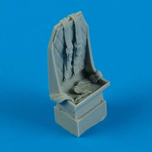QB48468  Hawker Typhoon seat with safety belts