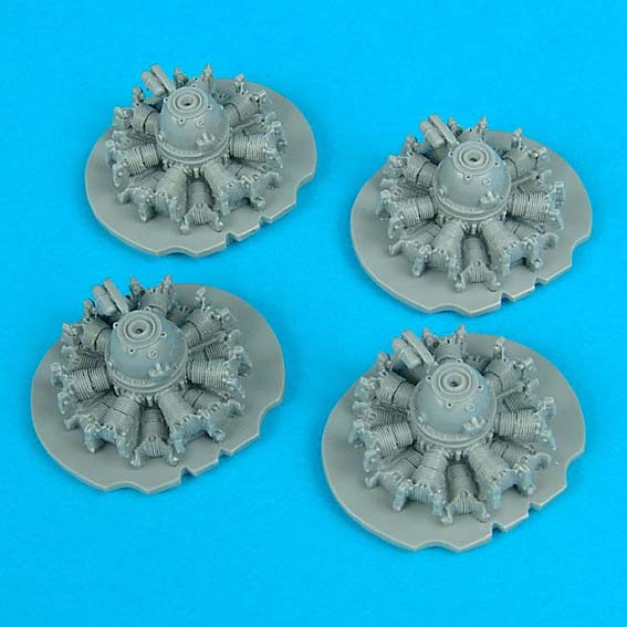 QB48048  B-24 Liberator engines