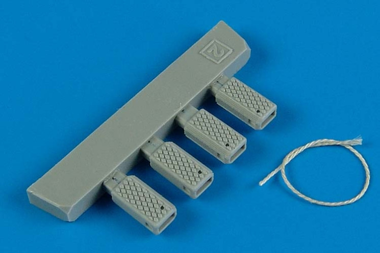 148002  Universal Navy Wheel Chock with Nylon Rope - early prod.