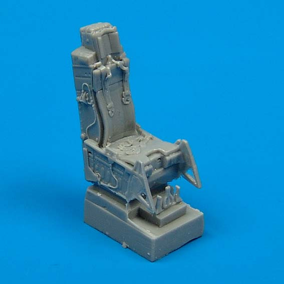 QB72013  F-16A/C Fighting Falcon ejection seat with safety belts