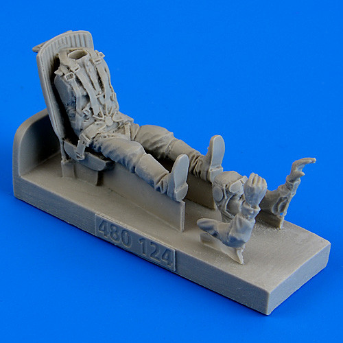 480124  Russian Fighter Pilot with seat for Yak-3 / Yak-7 / Yak-9
