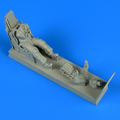 320107 US Navy Pilot with ejection seat for A-7E Corsair II late v. - fitted with SJU-8/A ej. seat