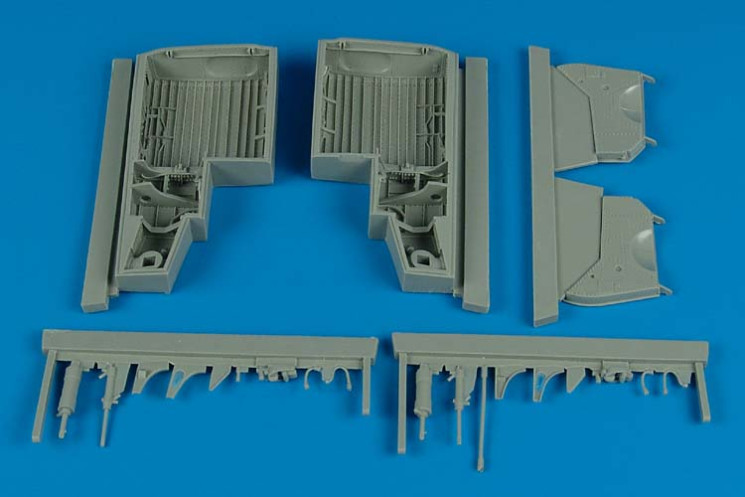2122  P-47D Thunderbolt wheel bays