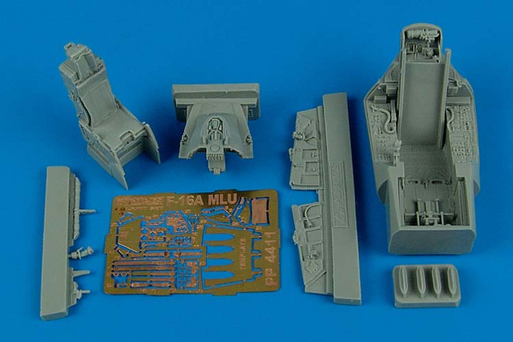 4411  F-16A MLU Fighting Falcon cockpit set
