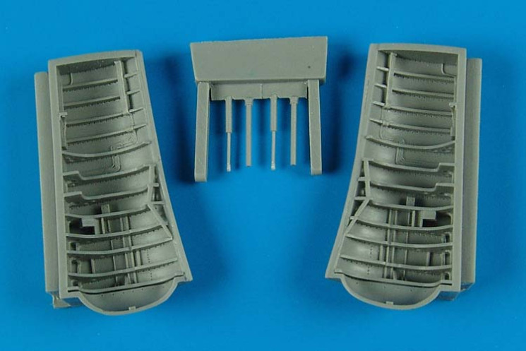 7274  SB2C Helldiver wheel bays