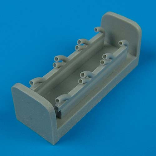 QB48273  Yak 9 exhaust