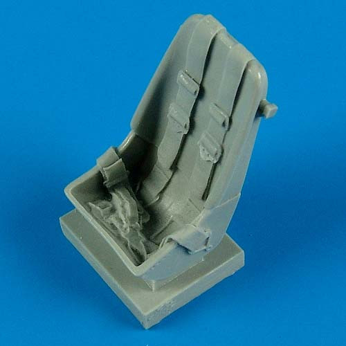 QB32135  Bf 109F - early seat with safety belts