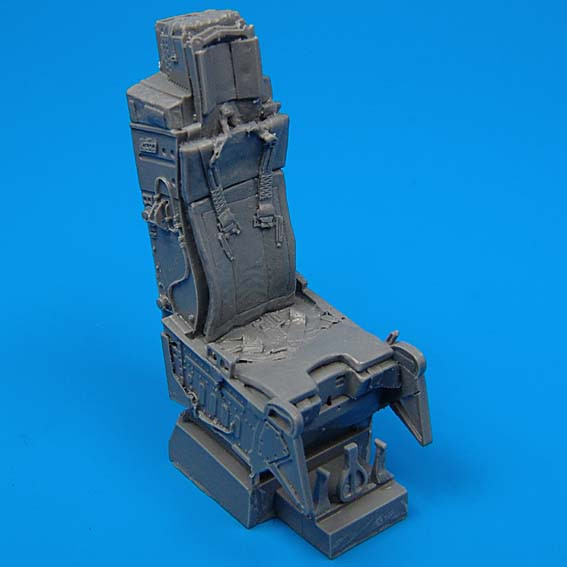 QB72022  F-15 Eagle ejection seat with safety belts