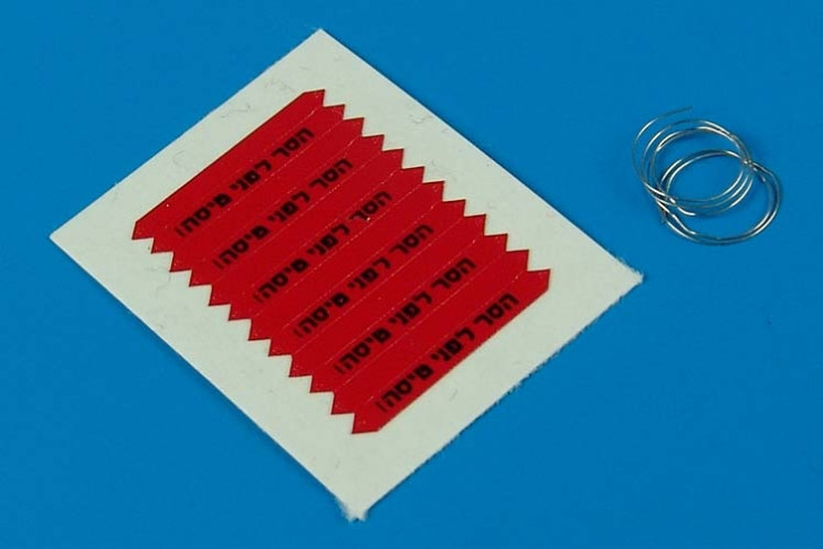 480029  Remove before flight flags - IDF - black lettering