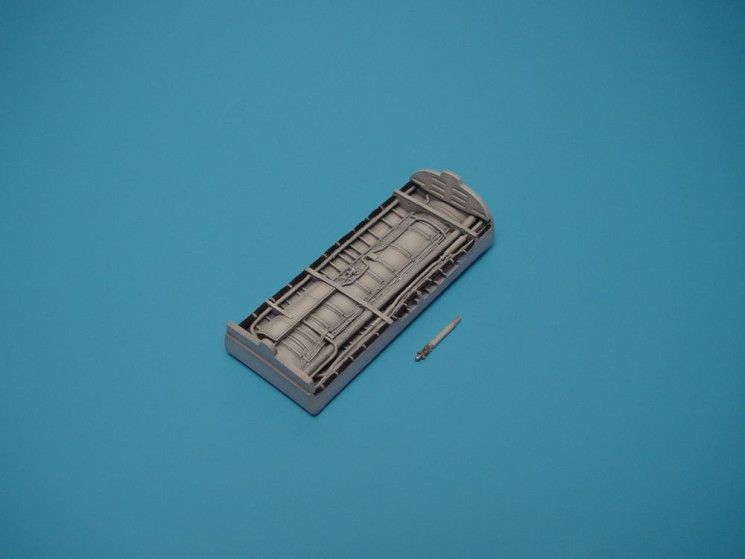 4172  F-8 Crusader Engine duct bay (for raised wing)