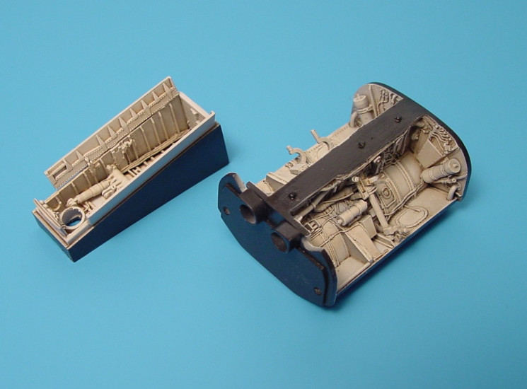 4173  F-8 Crusader wheel bays