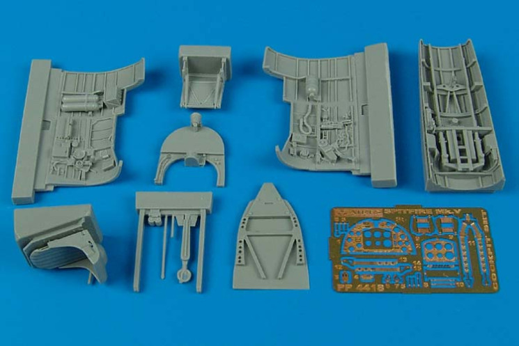 4418  Spitfire Mk. V cockpit set