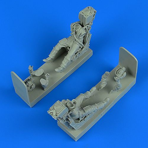 320145 Пилот и оператор Люфтваффе с катапультными креслами на Panavia Tornado IDS/ECR