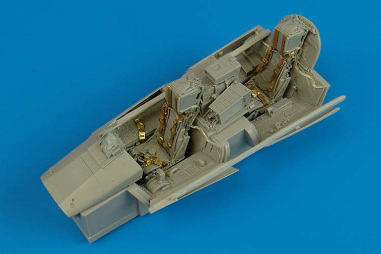 2130  Panavia Tornado IDS cockpit set
