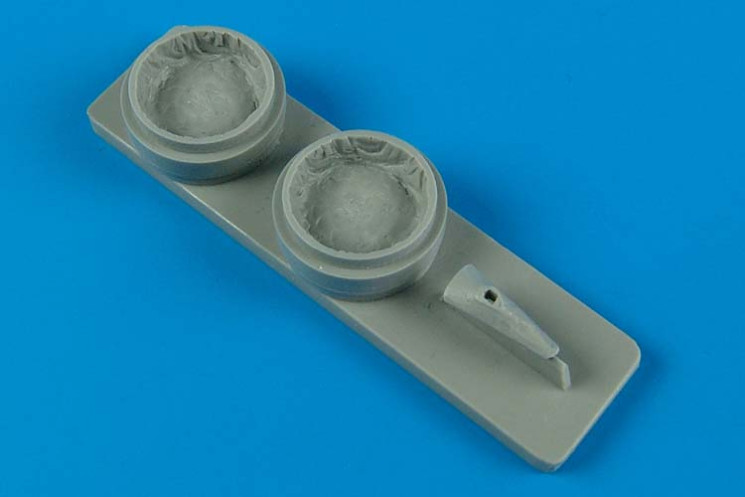 7278  P-40B/C wheel bays