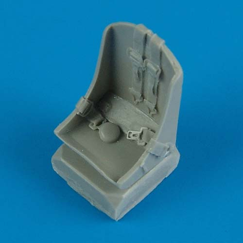 QB48380  P-47D/M/N Thunderbolt seat with seatbelts