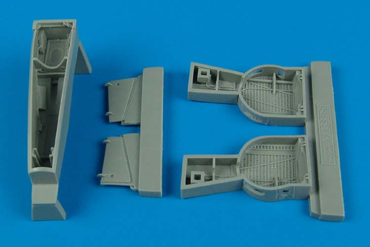 4420  P-39 Airacobra wheel bays